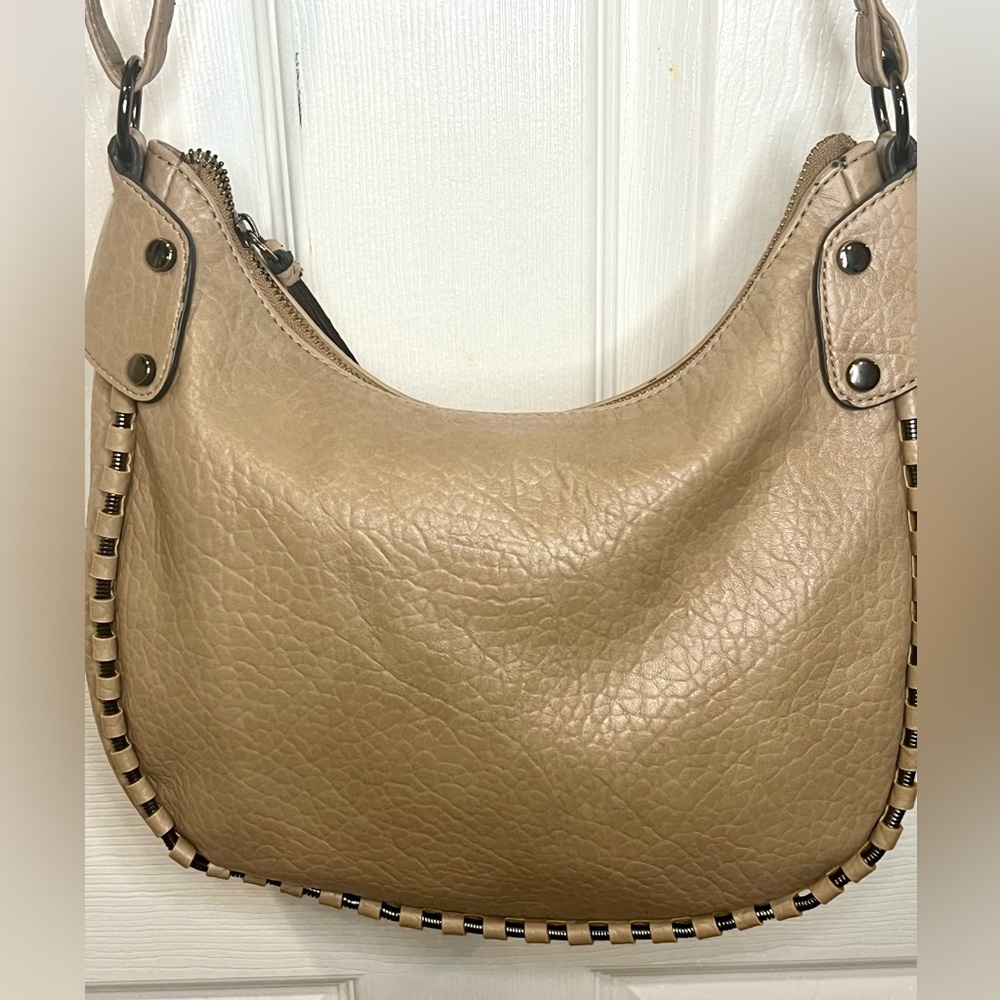 GUC Jessica Simpson tan shoulder/crossbody, animal print interior - Picture 8 of 8